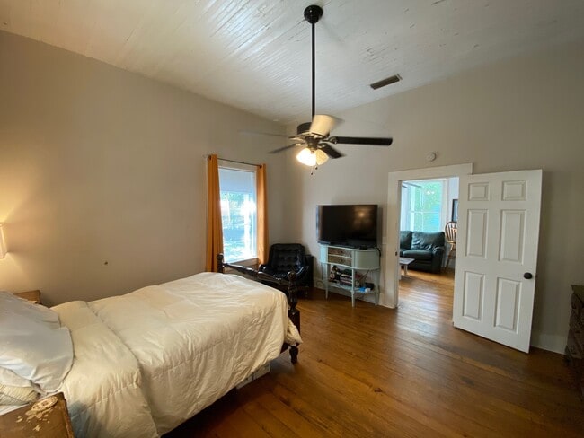 Back Apartment bedroom - 510 S 6th St