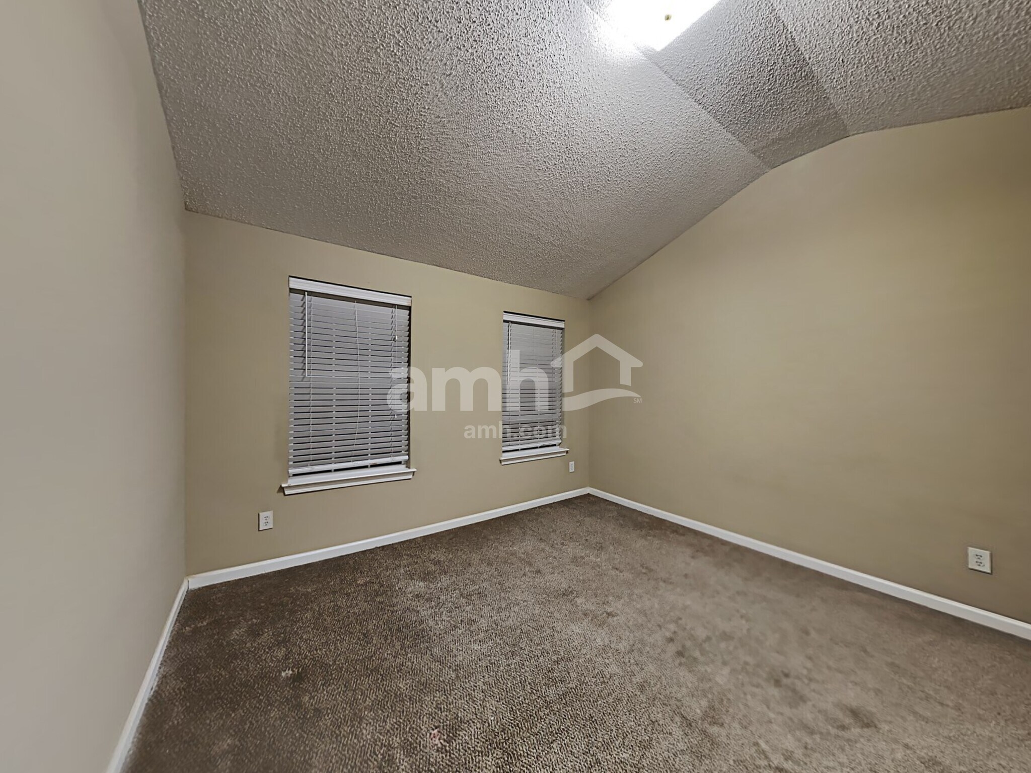 Building Photo - 369 Hidden Creek Ln