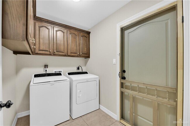 Building Photo - 3801 Yellowhammer Ave