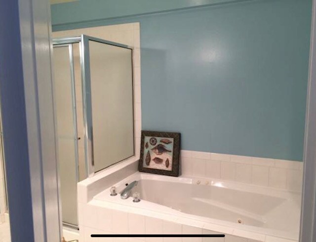 upper level separate shower - 6916 Fairfax Dr