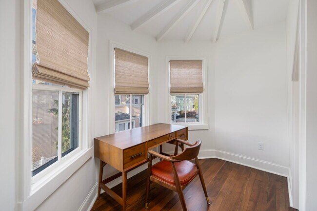 Building Photo - 23 Mt Vernon St