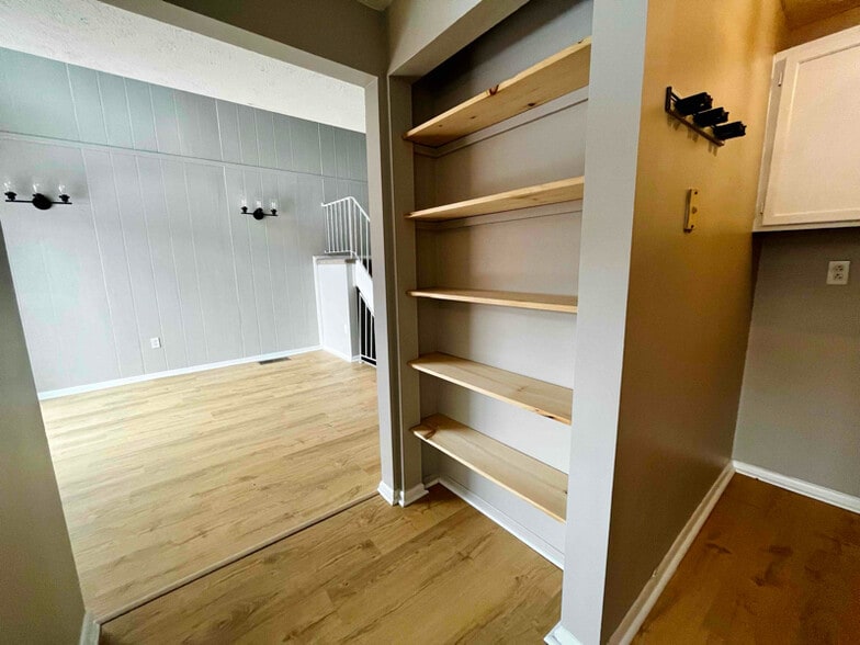 Building Photo - 31 Tilegate Glen