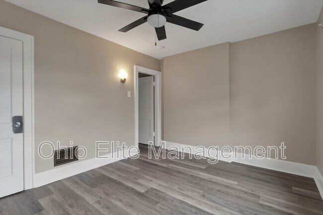 Building Photo - 618 Lilley Ave