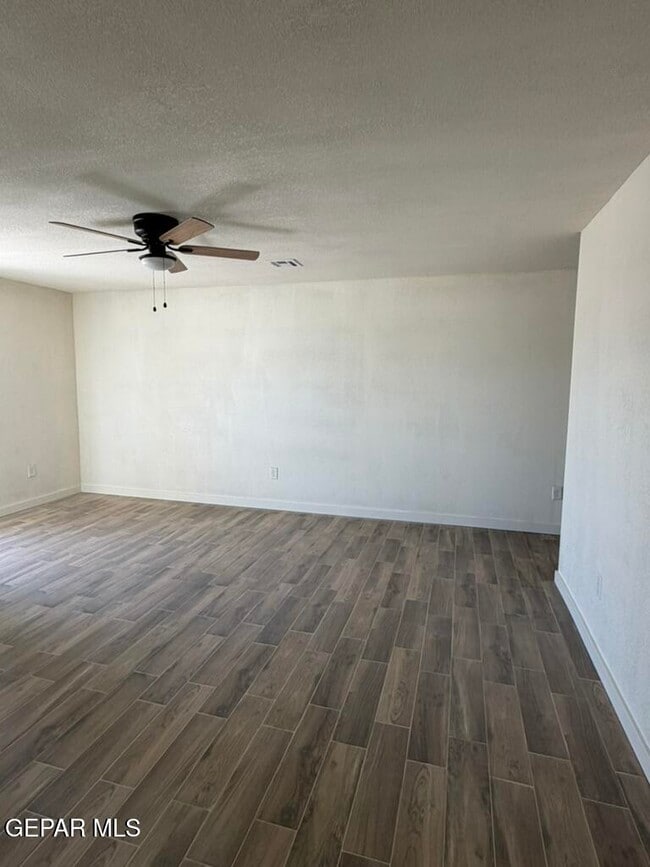 Building Photo - 102 Chama Ln