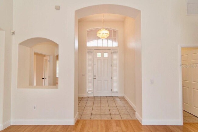 Building Photo - 1707 Golfview Dr