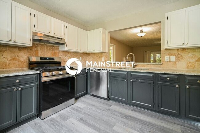 Building Photo - 3 Bedroom Pet-Friendly Home in Jonesboro, GA with Main Street Renewal