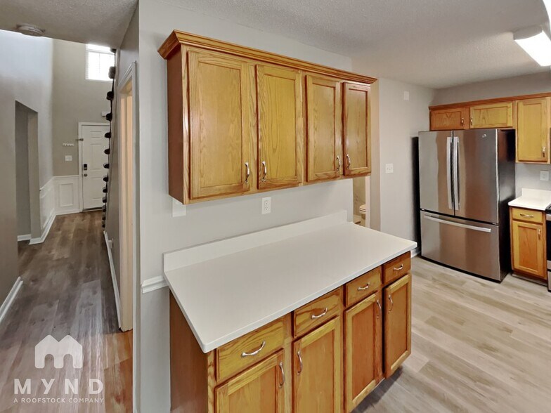 Building Photo - 219 Chattaroy Dr