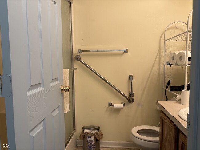 Building Photo - 113 Gazebo Dr