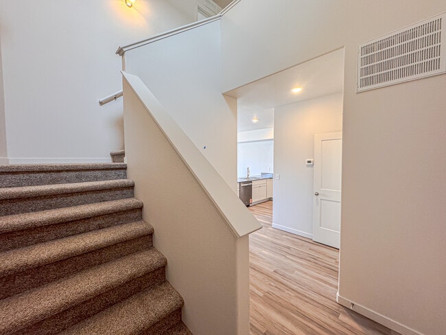 Building Photo - 1631 Elsie Jean Trl