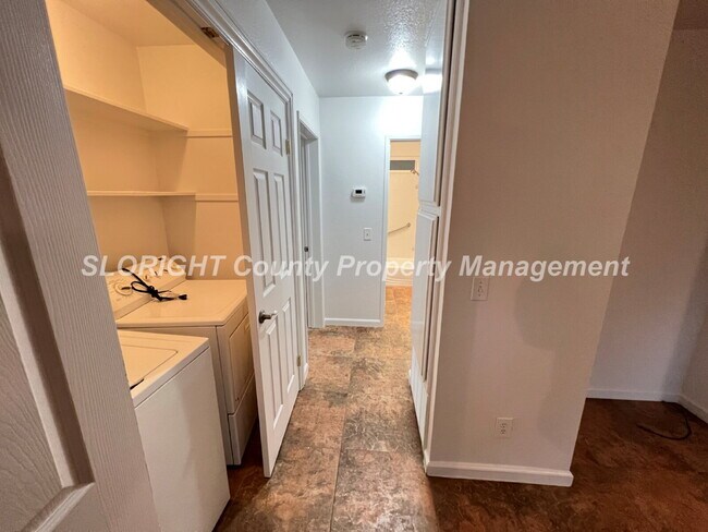 Building Photo - AVAILABLE MAY - Updated Home in Atascadero - 3 Bedroom / 2 Bathroom