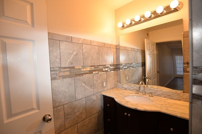 Building Photo - First Floor Condo in Norfolk