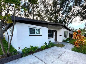Building Photo - Fully Remodeled 3-Bedroom + Den Home for R...