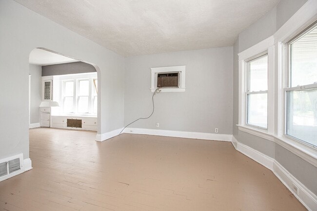Building Photo - 11519 Carolina Ave