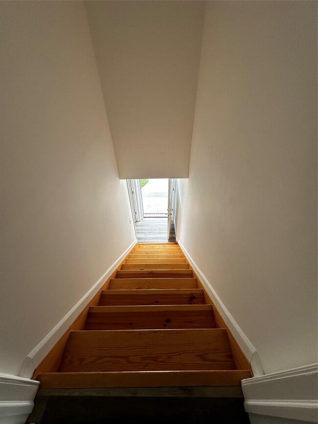 Building Photo - 13 E Marie St