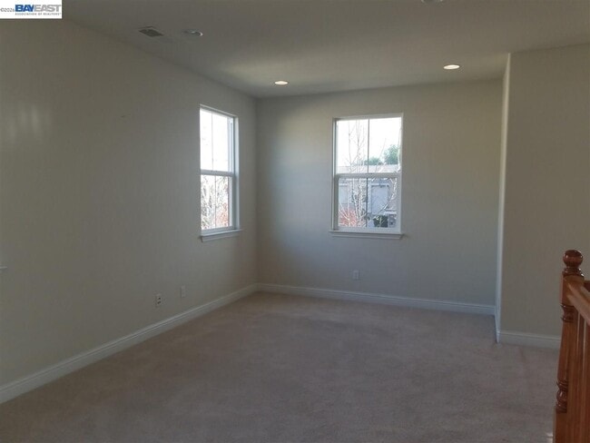 Building Photo - 199 N Alta Dena St