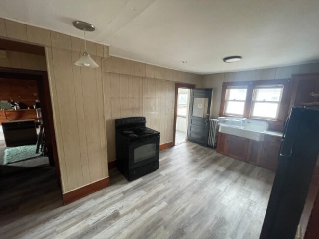 Building Photo - 56 Laurel St