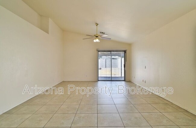 Building Photo - 1710 E Horseshoe Ave