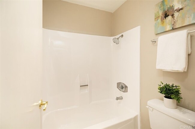 Building Photo - 323 Streamwood-