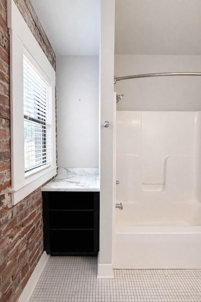 Building Photo - 1011 S 30th Avenue