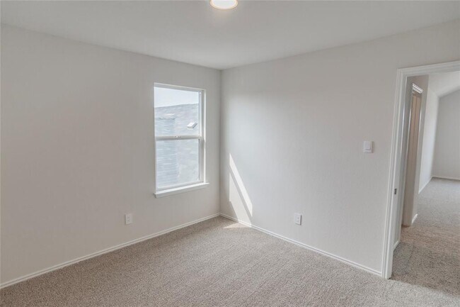 Building Photo - 361 Sandringham Lp