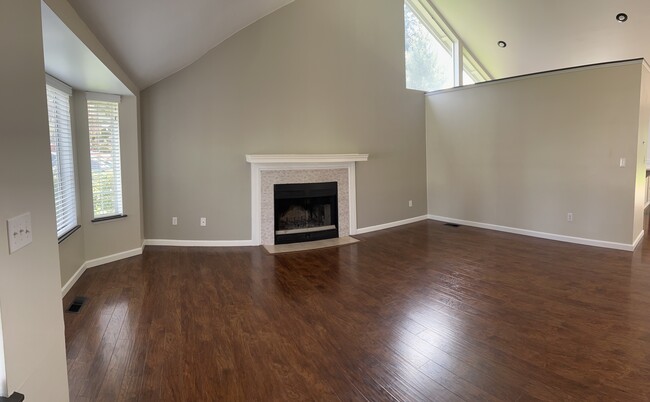 Building Photo - 2906 32nd Ave Ct SE