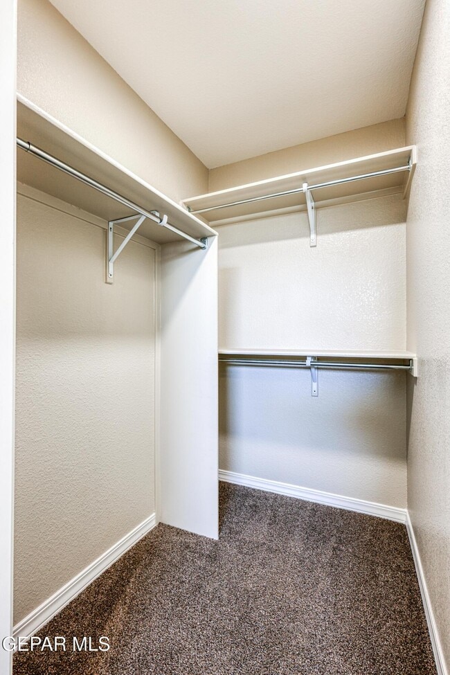 Building Photo - 5525 Valley Cedar Dr