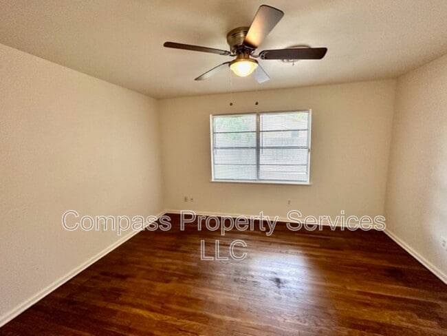 Building Photo - 1400 Royal Oaks Dr