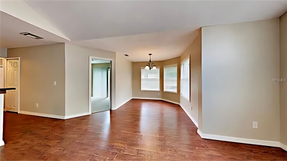 Building Photo - 637 Greencove Ter
