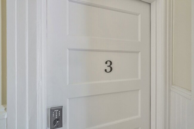 Building Photo - 1840 Monument Ave