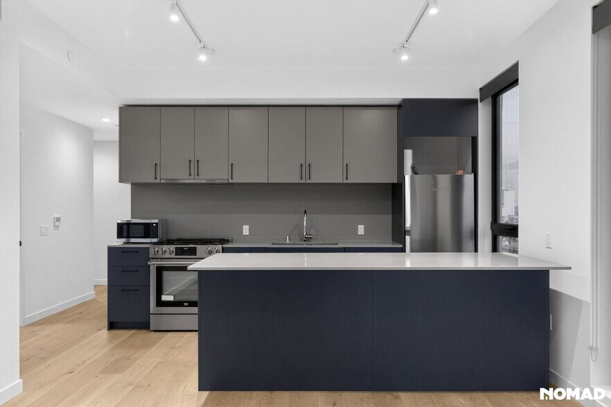 Building Photo - 395 6th St