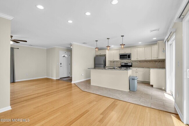 Building Photo - 785 Garfield Ave