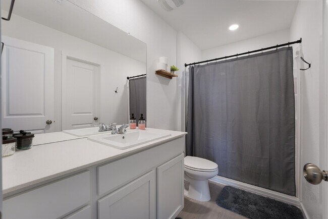 Building Photo - "NO RENT UNTIL SEP 1! Charming 4-Bedroom Oasis with 2 Full Baths in Converse - 1500 Sq Ft of Comf...