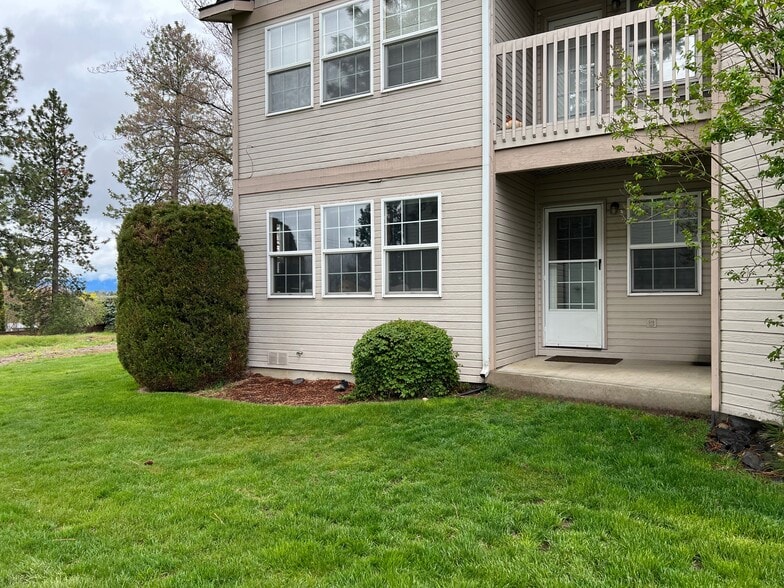 Building Photo - 8207 N Ridgewood Dr