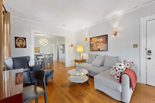 Building Photo - 536 Hawthorne Ln