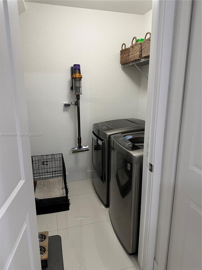 Building Photo - 507 SW 91st Ct