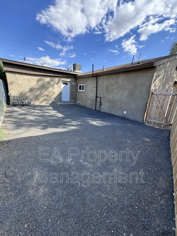 Building Photo - 419 Atrisco Dr SW