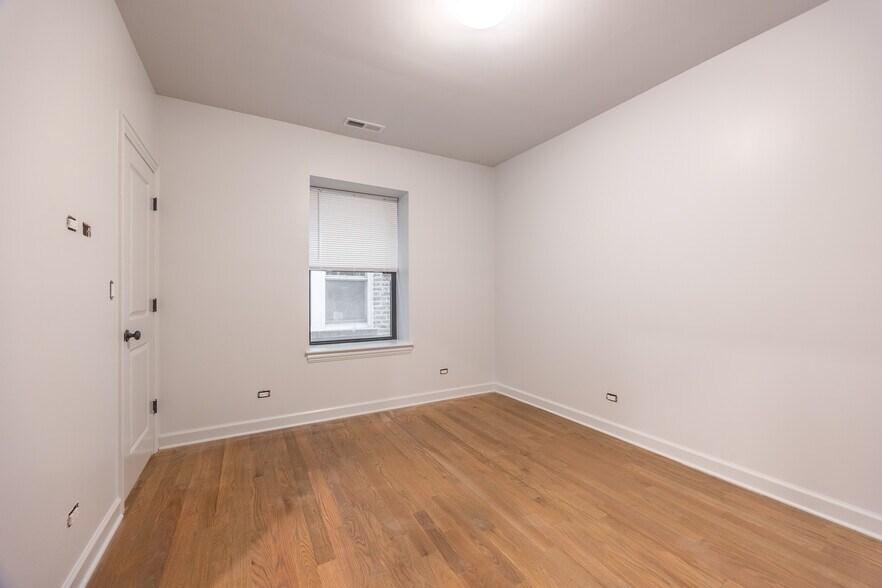 Building Photo - 3708 N Sawyer Ave