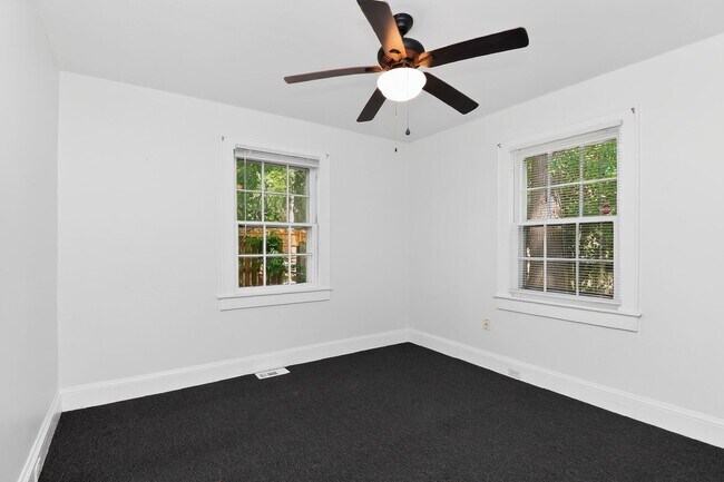 Building Photo - Charming 2BR Home Near Uptown Charlotte