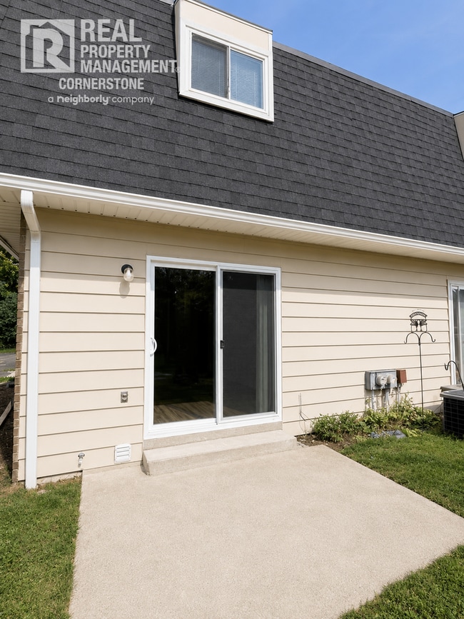Building Photo - Spacious 2BR Townhome in Gull Lake Schools | Dog Friendly