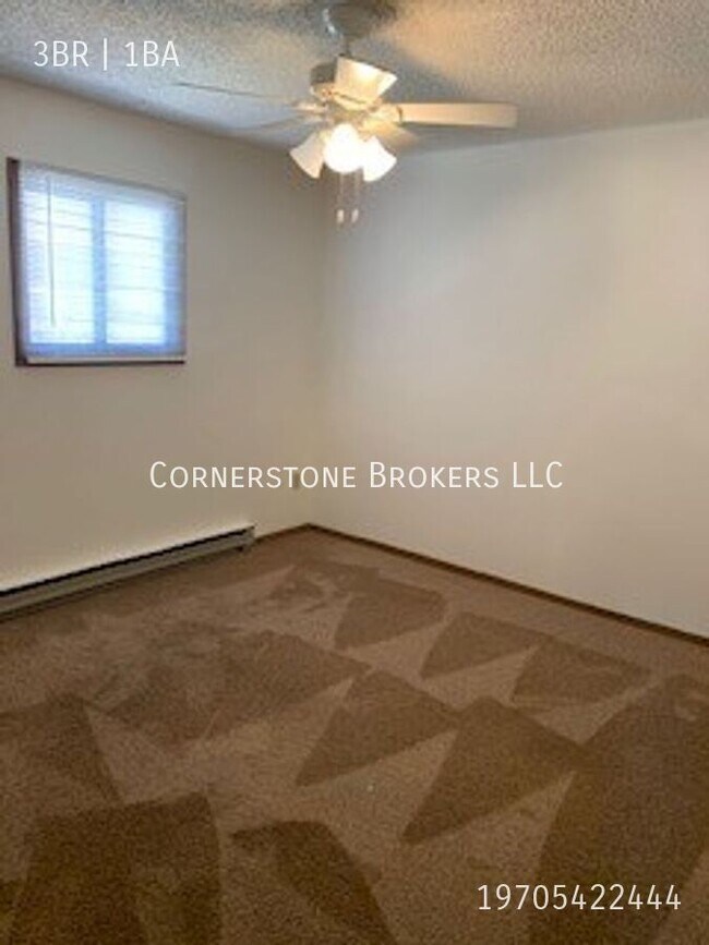 Building Photo - 624 Maple St