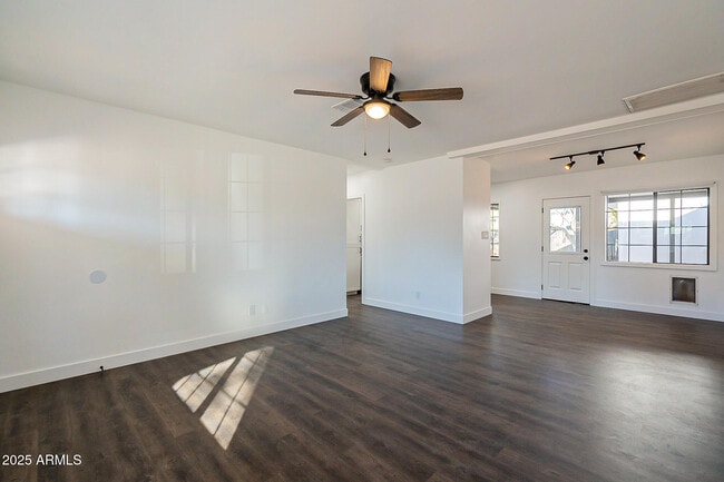 Building Photo - 1316 E Lemon St