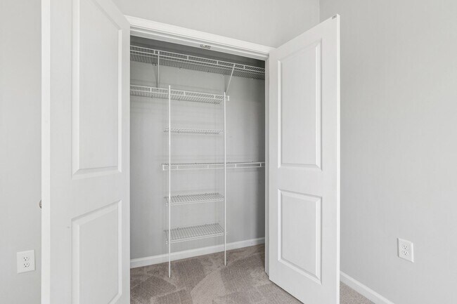 Building Photo - Serene Cul-de-Sac Retreat: 3BR Hillsboroug...