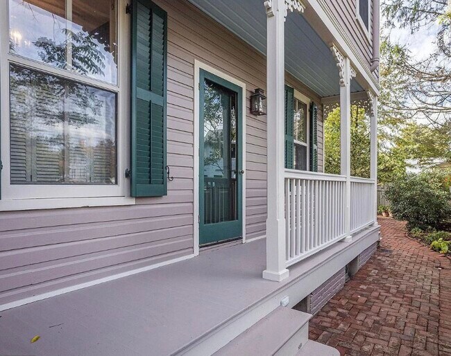 Building Photo - 27 N Hanson St