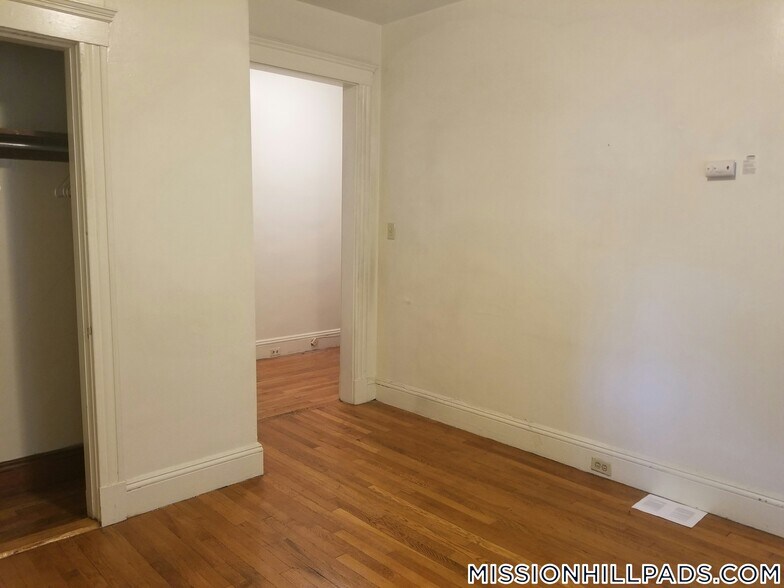 Building Photo - 49 Worthington St