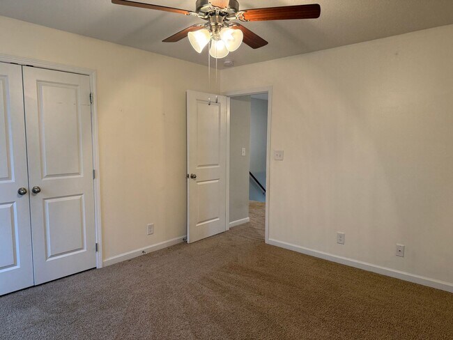 Building Photo - Beautiful 4 bedroom 2.5 bath home located in the Cliffs subdivision!