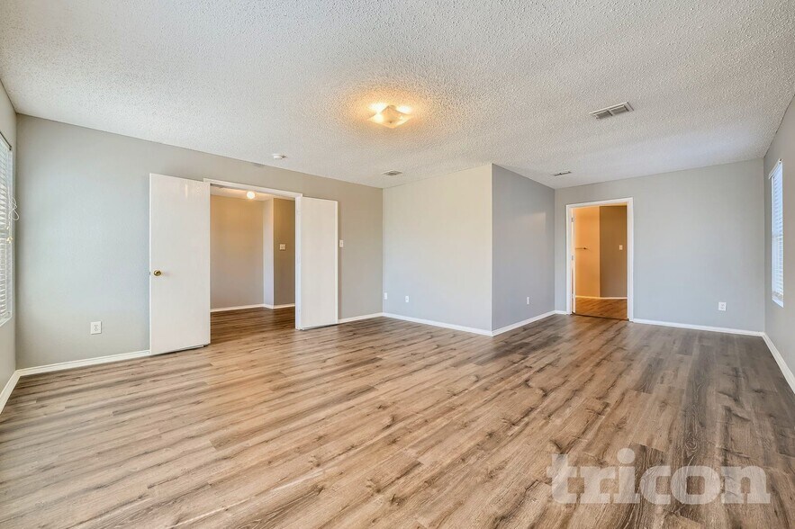Building Photo - 3040 Clemente Dr