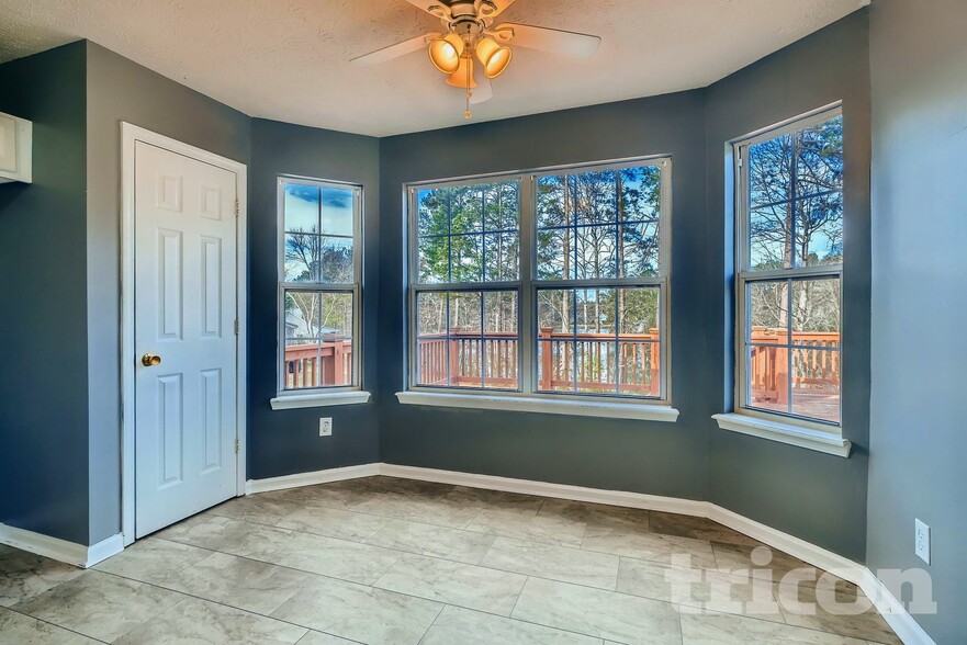 Building Photo - 3020 Lake Park Ct