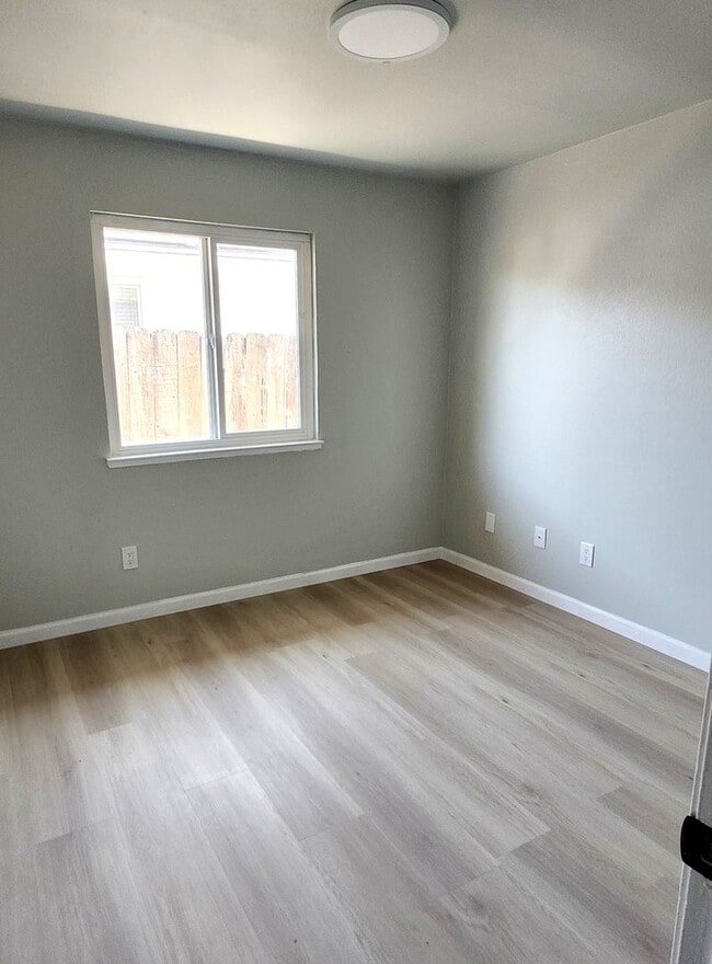 Building Photo - 3/2- Newly Renovated & Energy Efficient in...