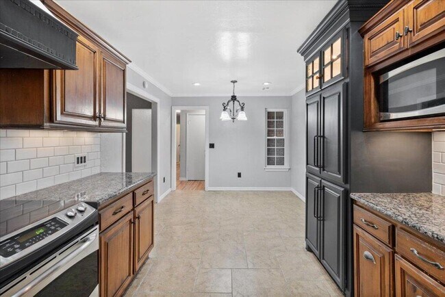 Building Photo - 1104 S Hunters Glen Cir