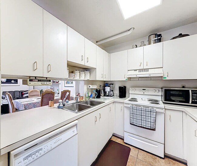 Building Photo - 693 NW 102 Pl